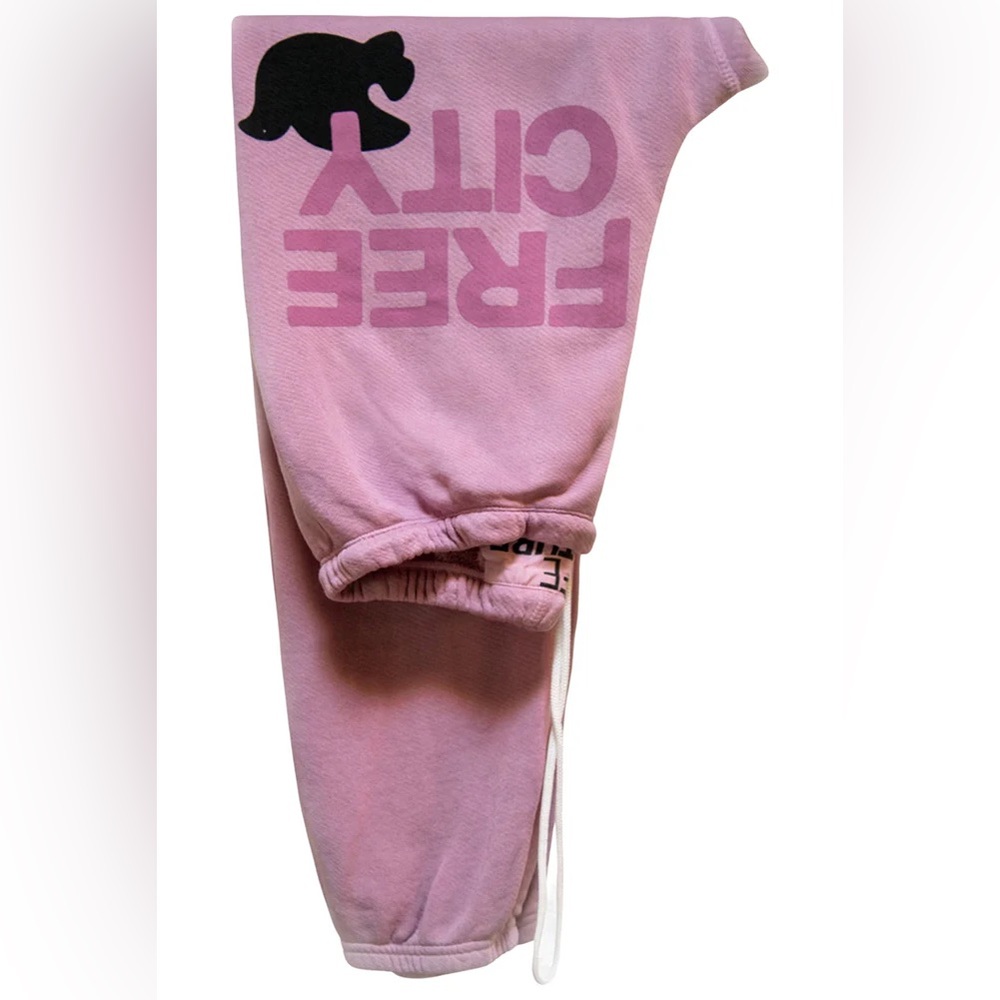 NWT Free City Super Fluff Lux OG Sweatpants in Rose Water Splash in a size M